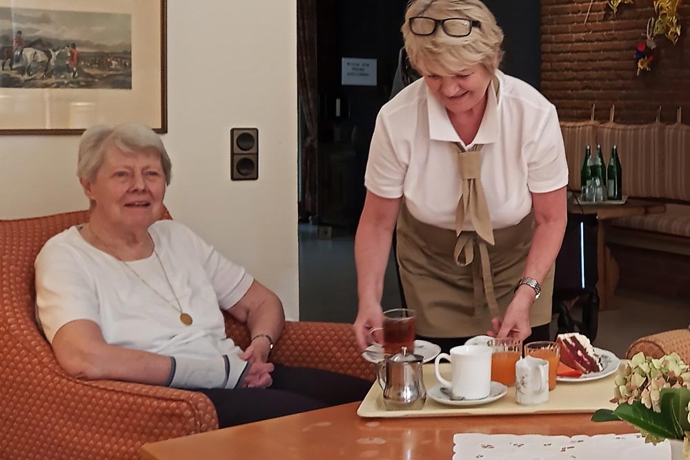 Speisen werden serviert in der Senioren Residenz Zimmermann